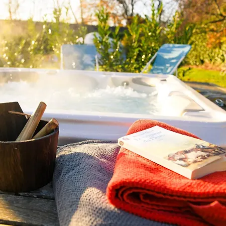 Le Village Des Templiers לינה וארוחת בוקר 3*