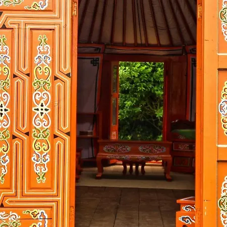 לינה וארוחת בוקר Le Village Des Templiers 3*