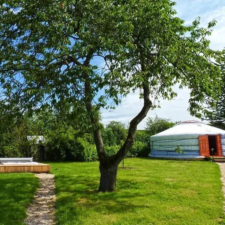 לינה וארוחת בוקר Le Village Des Templiers