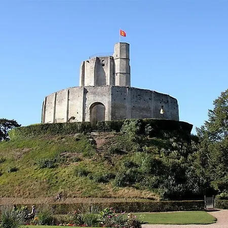 לינה וארוחת בוקר Le Village Des Templiers