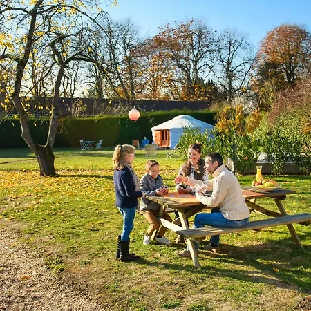 Le Village Des Templiers לינה וארוחת בוקר Trie-Château